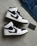 Nike - čista crno-bijela koja ide uz baš sve